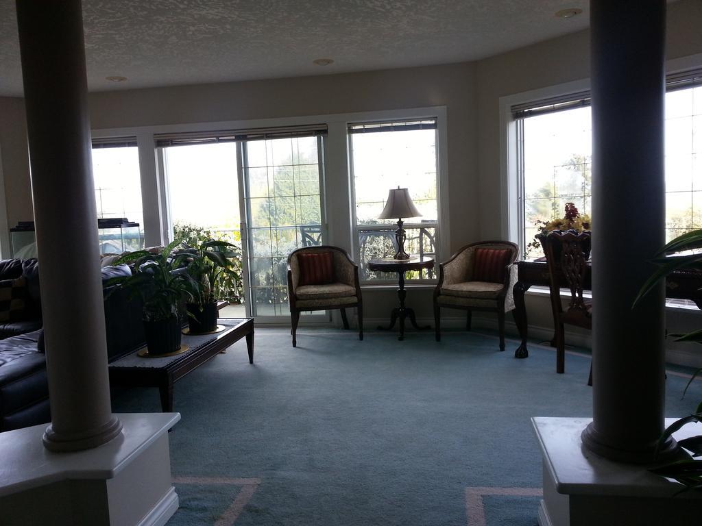 By The Sea Bnb, Sidney Victoria Bc ภายนอก รูปภาพ